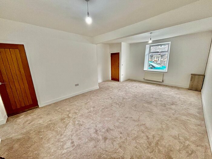 Terraced House To Rent In Penrhiwceiber Road, Mountain Ash, CF45