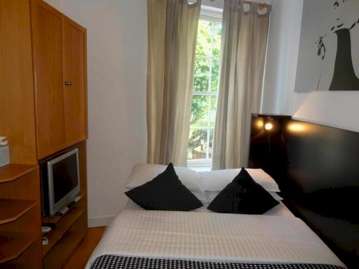 Studio To Rent In Cartwright Gardens, Bloomsbury, London, WC1H
