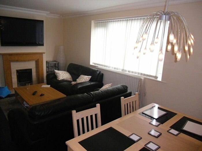 3 Bedroom Flat To Rent In Grove Lane, B17