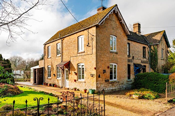 2 Bedroom Cottage For Sale In Newtown, Little Compton, GL56