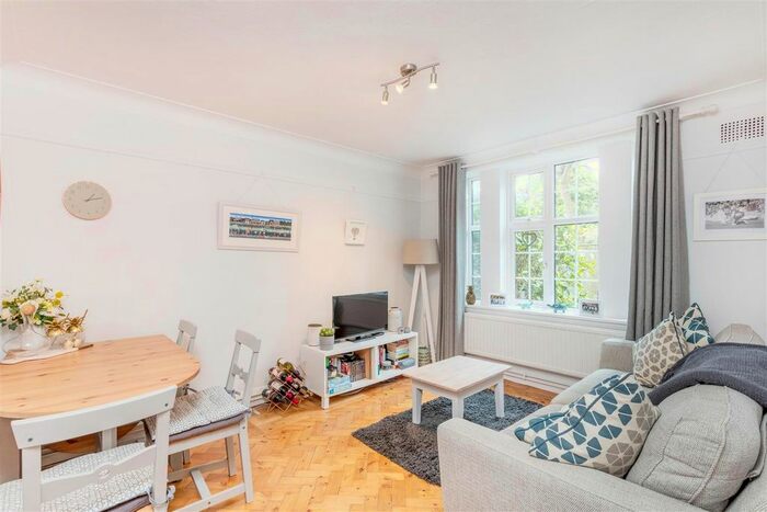 2 Bedroom Flat To Rent In Rosemary Gardens, Mortlake, SW14