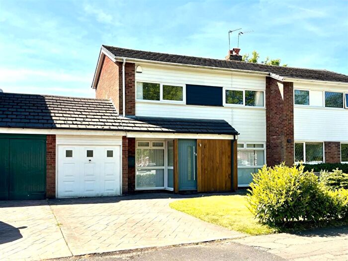 3 Bedroom Semi-Detached House To Rent In Ashstead Road, Sale, M33