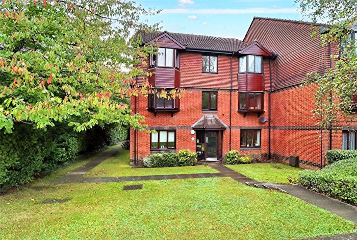2 Bedroom Flat For Sale In Woking, Surrey, GU21