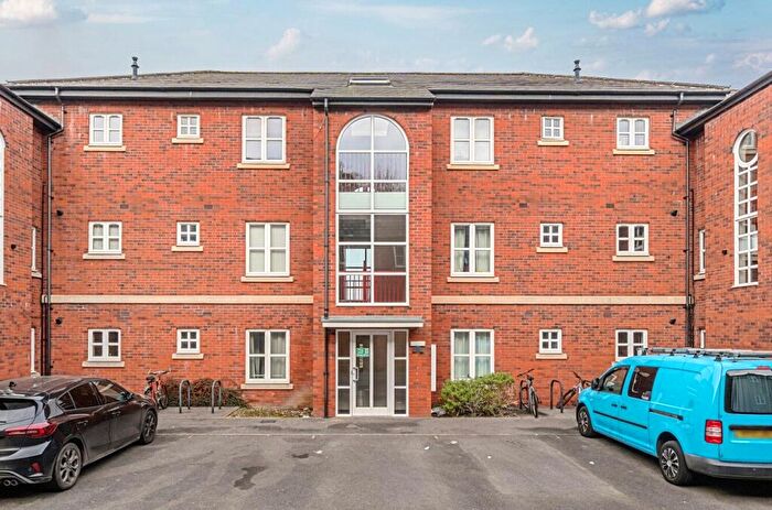 2 Bedroom Apartment For Sale In Cunetio Gardens, White Horse Road, Marlborough, SN8