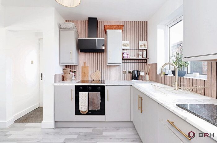 3 Bedroom Semi-Detached House For Sale In Markham Road, Doncaster, DN12