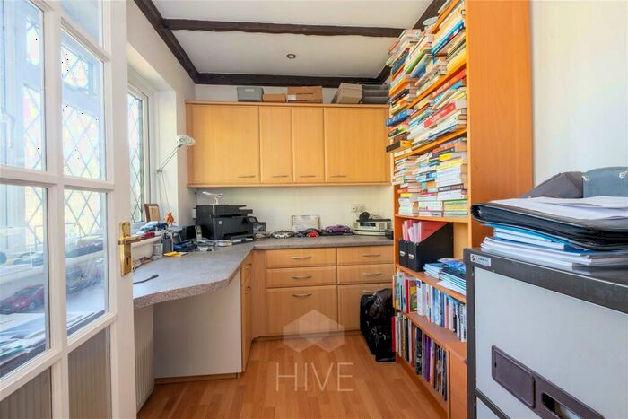 4 Bedroom Detached House For Sale In Monkton Close, Ferndown, BH22