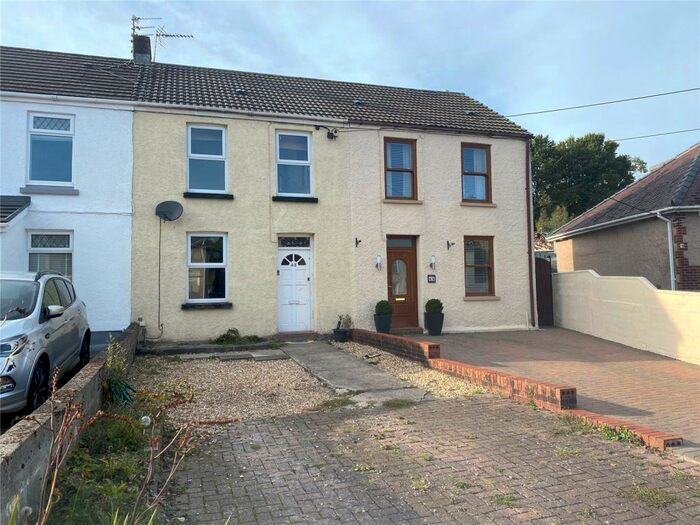 Houses for sale & to rent in SA17 5EF, Castle Court, Kidwelly Kidwelly