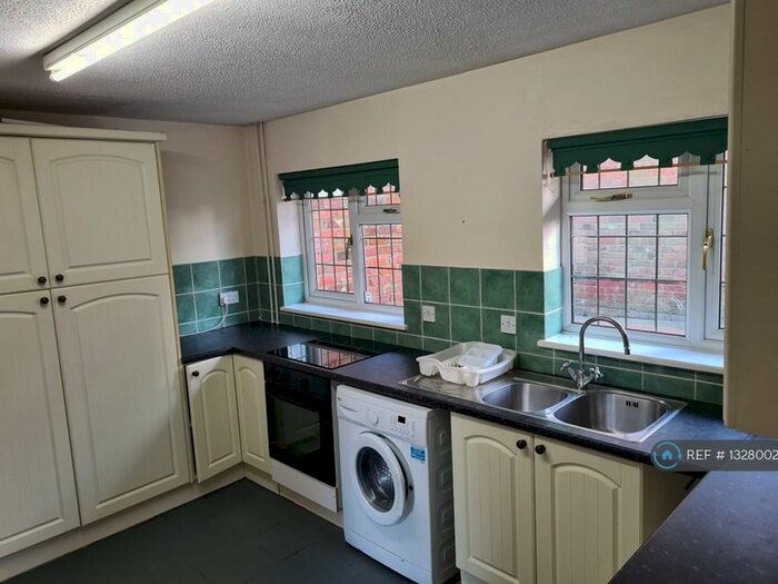 1 Bedroom Flat To Rent In High Street, Burcott, Leighton Buzzard, LU7