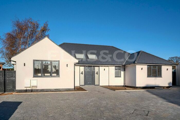 4 Bedroom Bungalow To Rent In Hartland Close, Edgware, Middx, HA8