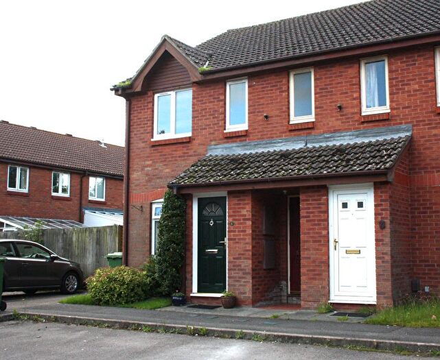 1 Bedroom Flat To Rent In Dukes Close, Petersfield, GU32