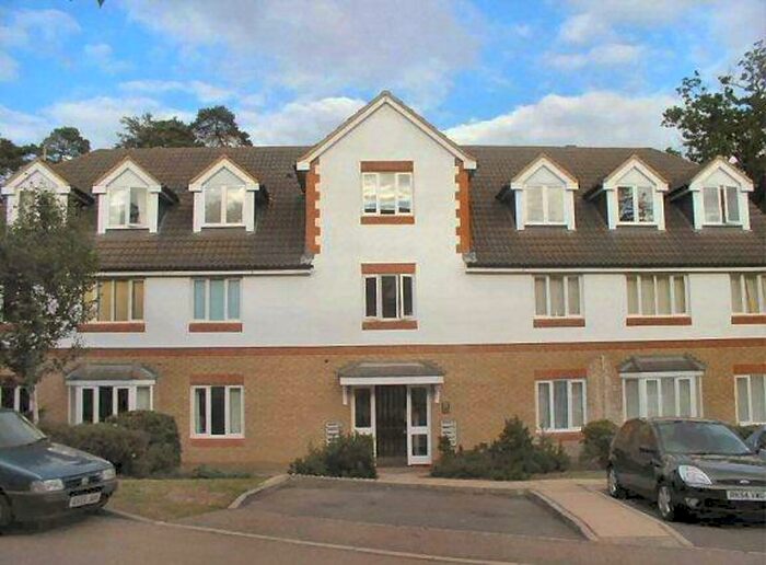 1 Bedroom Flat To Rent In Knaphill, GU21