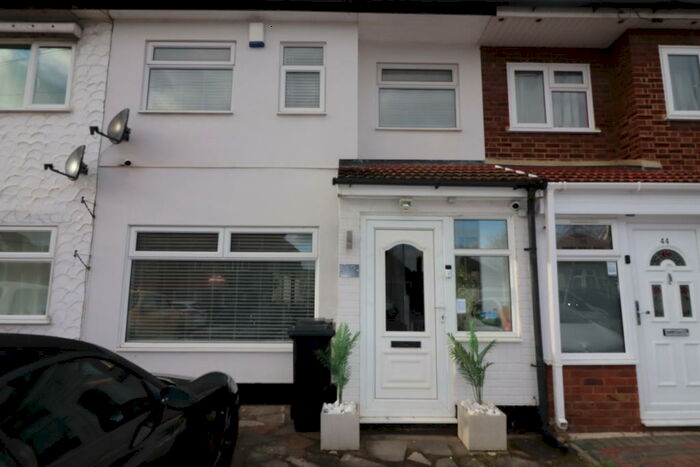 4 Bedroom House To Rent In Philip Road, Rainham, RM13