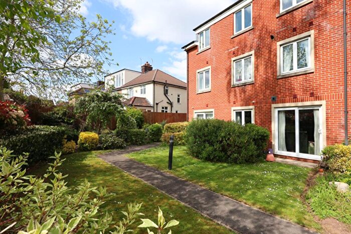 2 Bedroom Flat For Sale In Claremont Avenue, Bristol, BS7