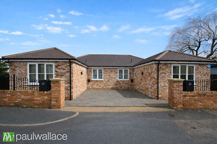 2 Bedroom Semi-Detached Bungalow For Sale In Lilac Road, Hoddesdon, EN11