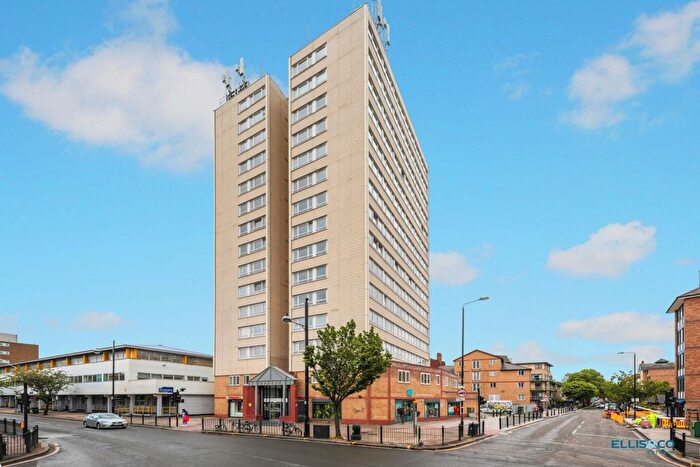 1 Bedroom Flat To Rent In Roman Road, Bethnal Green, London, E2