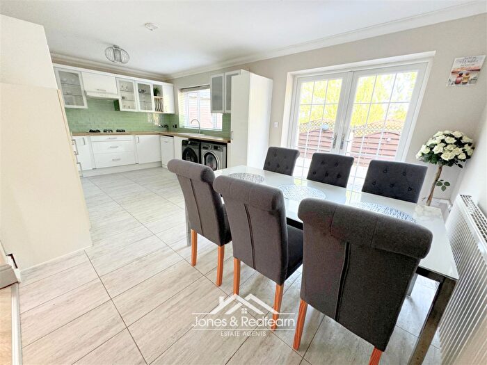 4 Bedroom Detached House For Sale In Gwellyn Avenue, Kinmel Bay, LL18
