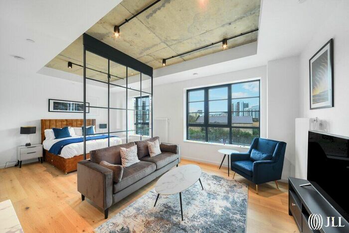 Flat To Rent In Douglass Tower, London, E14