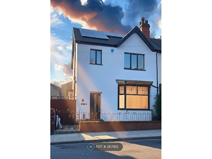 3 Bedroom Semi Detached House To Rent In Albion Road, Willenhall, WV13