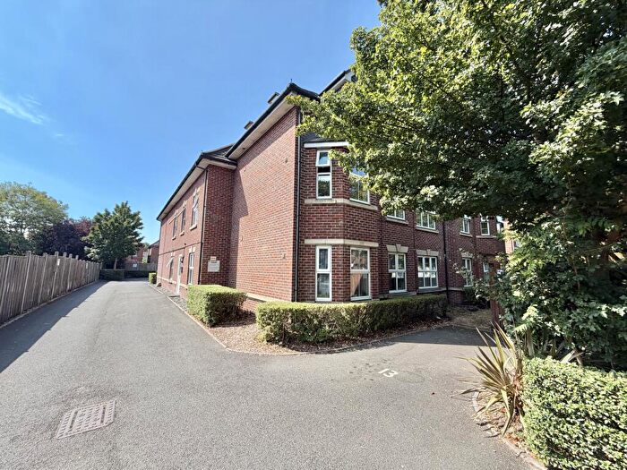2 Bedroom Flat To Rent In Richmond Park Road, Charminster, BH8