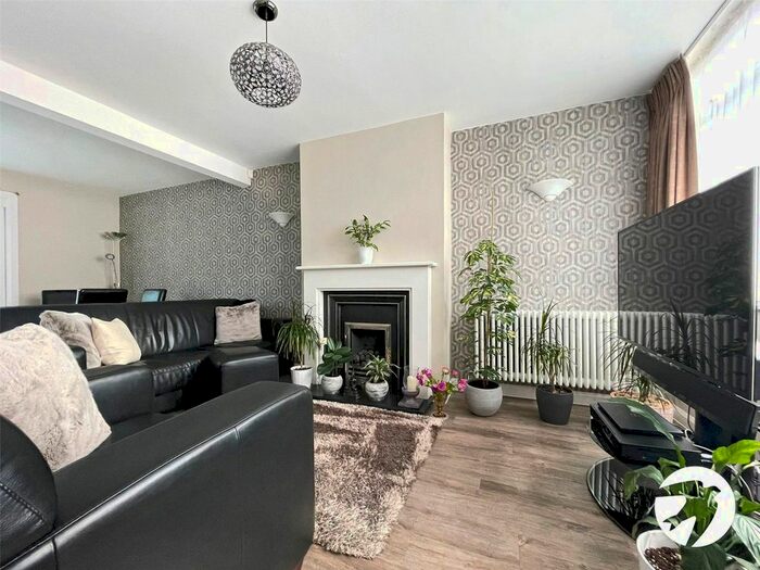 2 Bedroom Terraced House To Rent In Collindale Avenue, Erith, DA8