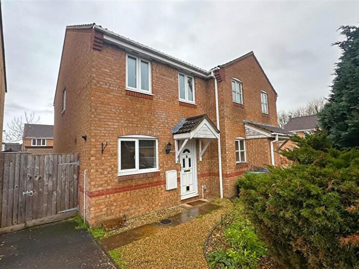 3 Bedroom End Of Terrace House For Sale In Ascot Close, Chippenham, SN14