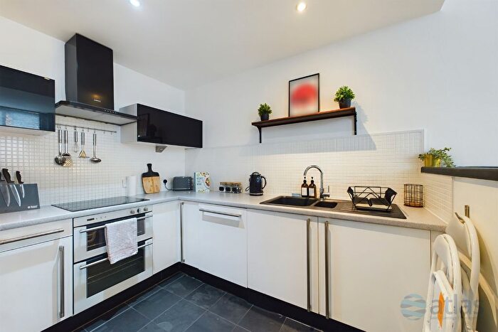 2 Bedroom Flat To Rent In Cornwallis Street, City Centre, L1