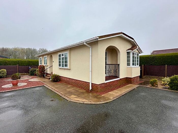 2 Bedroom Park Home For Sale In Lyndale Residential Park, Blackpool, FY4
