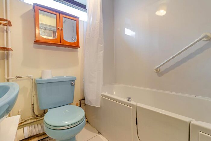 2 Bedroom Bungalow For Sale In Osprey Drive, Caldicot, NP26