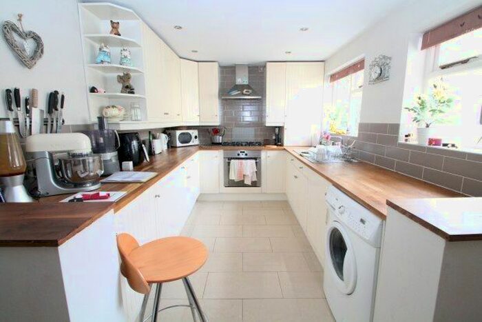 2 Bedroom Maisonette To Rent In Little Roke Road, Kenley, CR8