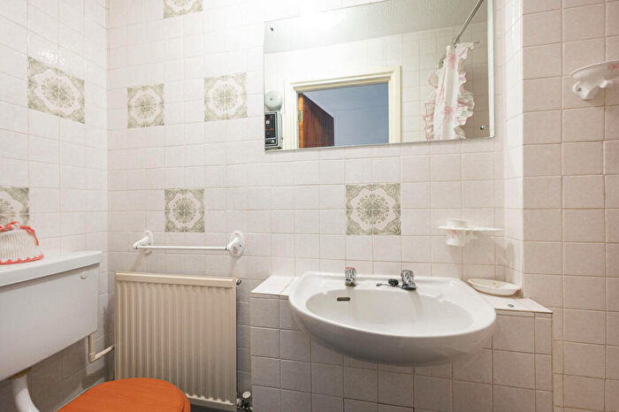 3 Bedroom Flat For Sale In Danesdale Road, Victoria Park, London, E9