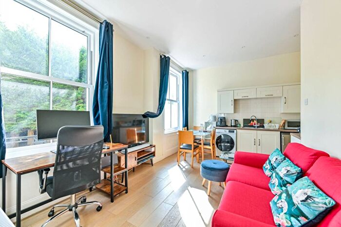 2 Bedroom Flat To Rent In Cambridge Road, Kingston, Kingston Upon Thames, KT1