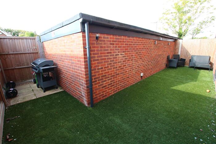 1 Bedroom Flat For Sale In Cleeve Road, Leatherhead, KT22
