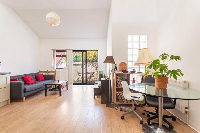 4 Bedroom End Of Terrace House To Rent In Elder Place, Brighton, BN1