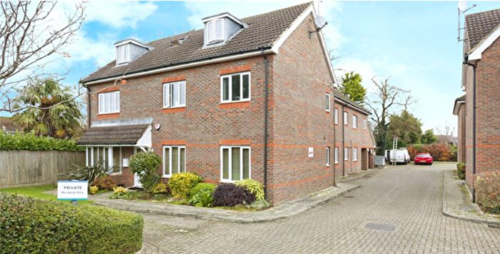 2 Bedroom Flat To Rent In Crabtree Court, Crawley, RH11