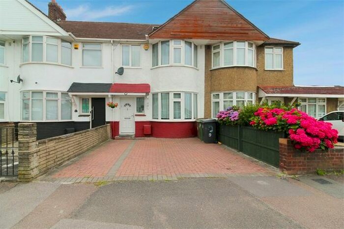 4 Bedroom Terraced House To Rent In Waltham Way, London, E4
