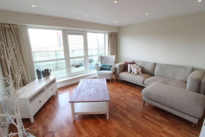 2 Bedroom Flat To Rent In Royal Plaza, Westfield Terrace, Sheffield, S1