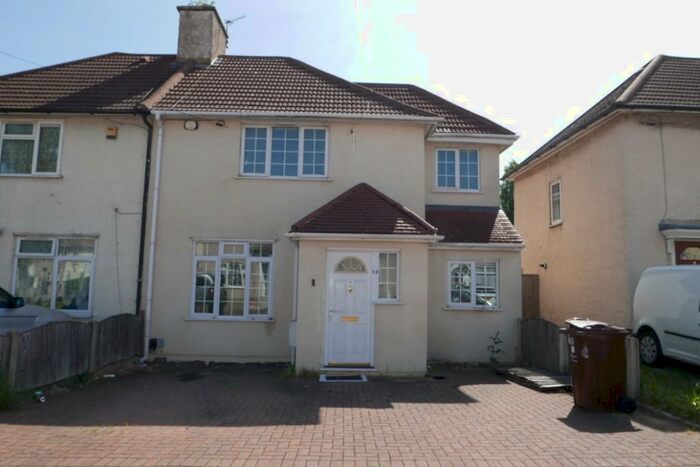 5 Bedroom Semi-Detached House To Rent In Treswell Road, Dagenham, London, RM9