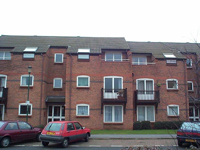 2 Bedroom Flat To Rent In Tonnelier Road, Dunkirk, NG7