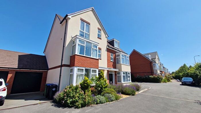 4 Bedroom Semi-Detached House To Rent In Lyttelton Close, Rugby, CV21