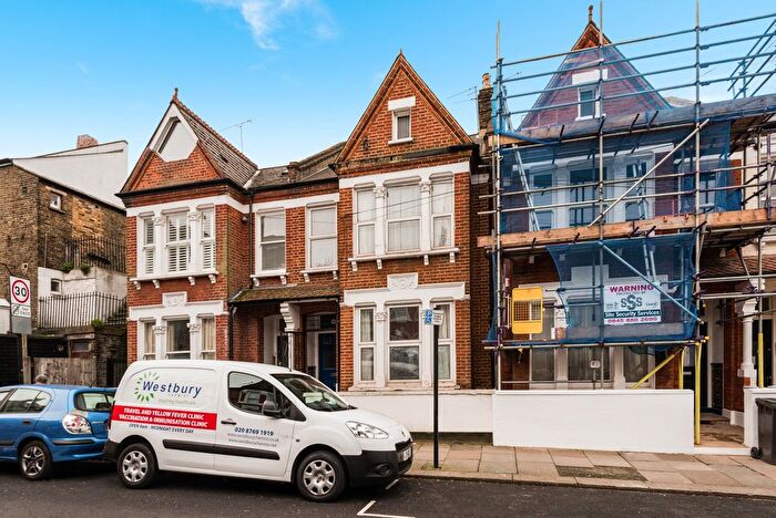 3 Bedroom Flat To Rent In Norfolk House Road, London, SW16