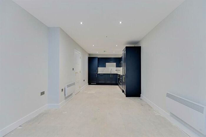 2 Bedroom Apartment To Rent In Bute Street, Cardiff, CF10