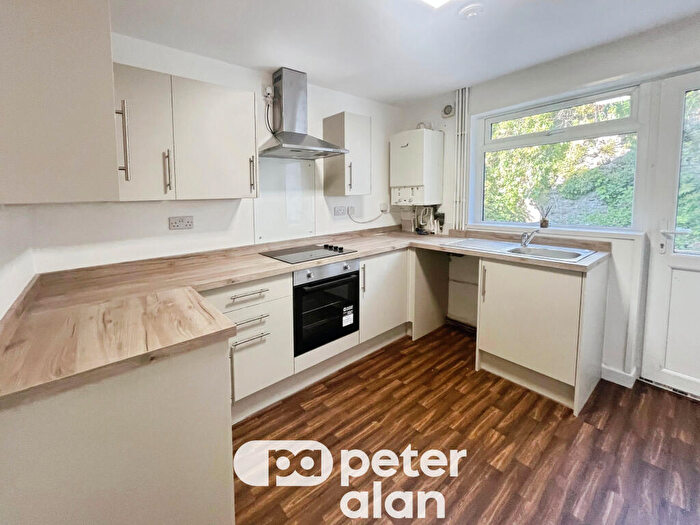 3 Bedroom House To Rent In Commercial Street, CF32