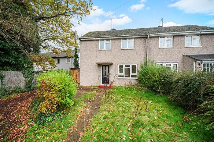 3 Bedroom Semi Detached House For Sale In Ritcroft Close, Leverstock Green, Hemel Hempstead, Hertfordshire, HP3