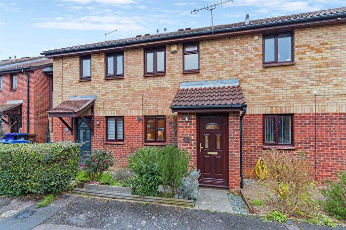 2 Bedroom Property For Sale In Peters Way, Knebworth, SG3