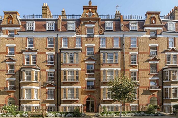 2 Bedroom Flat To Rent In Walton Street, London, SW3