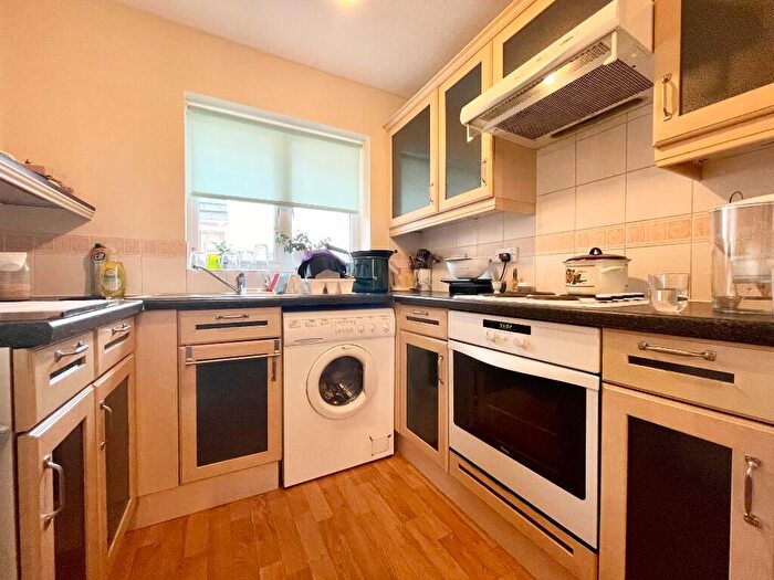 2 Bedroom Flat To Rent In Lloyd Close, Cheltenham, GL51