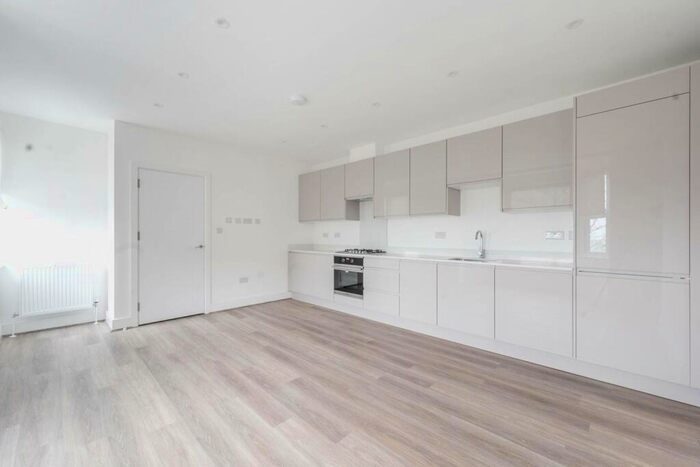 2 Bedroom Flat To Rent In Sunningfields Crescent, , Hendon, London, NW4