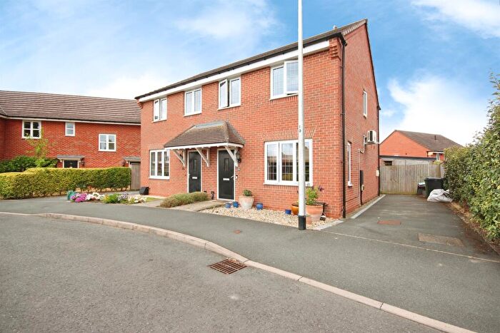 3 Bedroom Semi Detached House For Sale In Underhill Way, Bishops Tachbrook, Leamington Spa, CV33