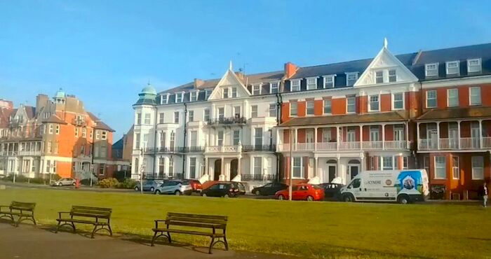 2 Bedroom Flat To Rent In Lewis Crescent, Cliftonville, Margate, CT9