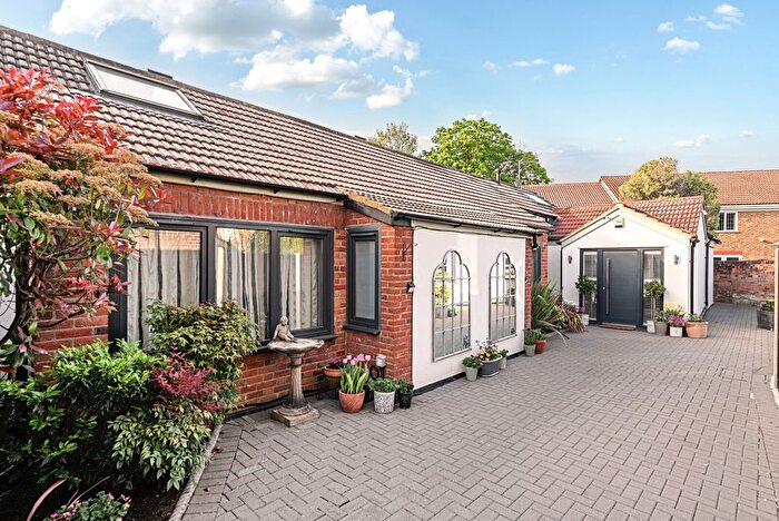 2 Bedroom Bungalow For Sale In South Road, Weybridge, KT13